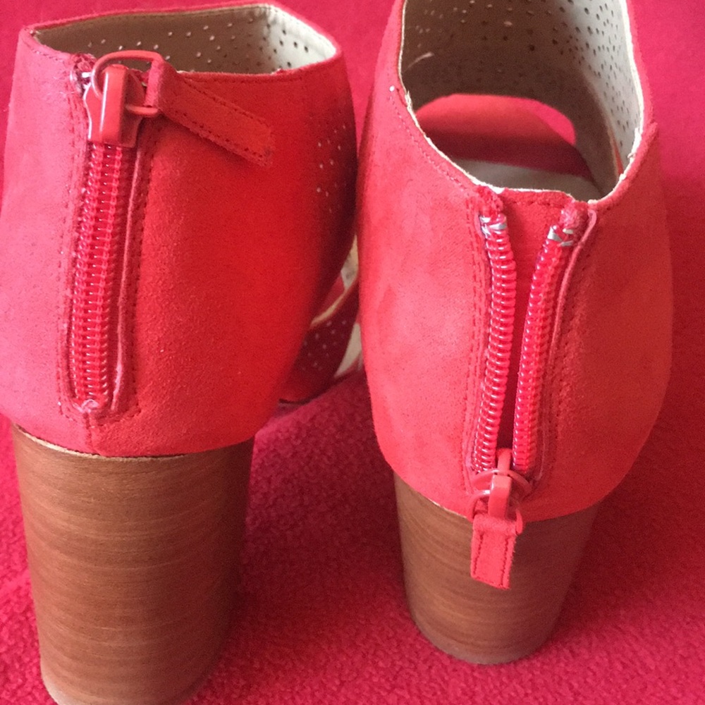 Violet and Red Shoes - Picture 6 of 7